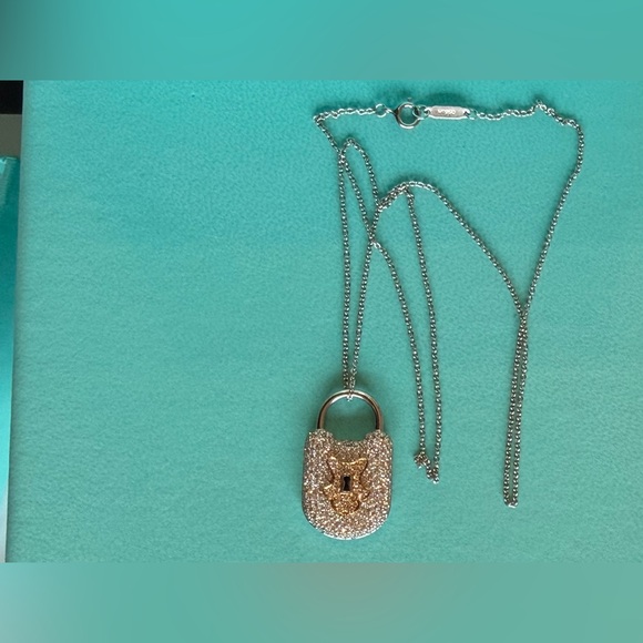 Tiffany&Co. Vintage Lock Pendant, Platinum and 18 K with round brilliant . - Picture 6 of 10